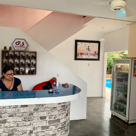Hostal Las Velas Hotel Manta Exterior photo
