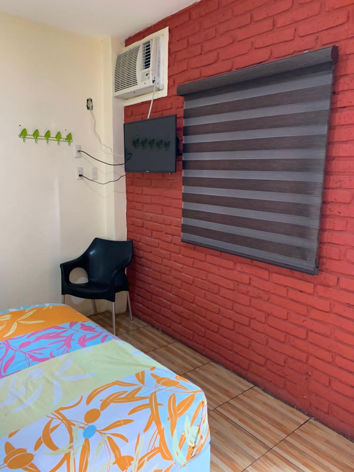 Hostal Las Velas Hotel Manta Exterior photo
