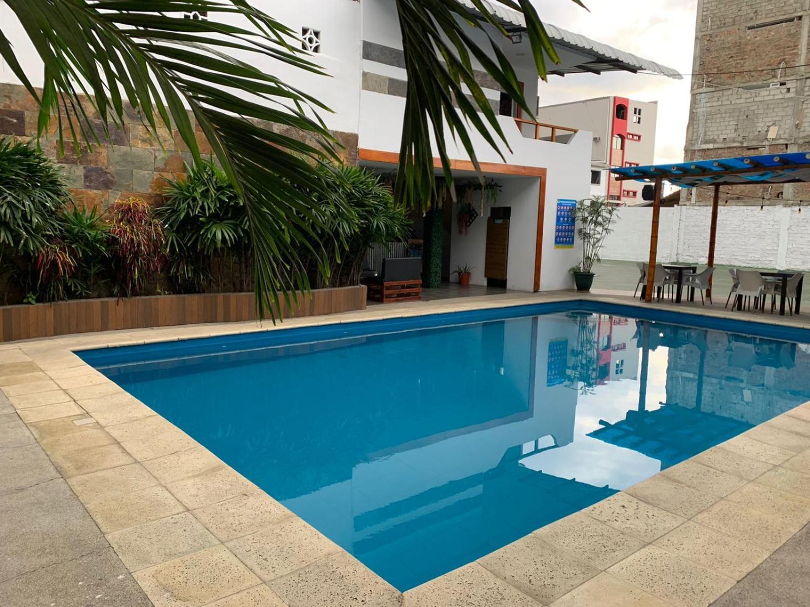 Hostal Las Velas Hotel Manta Exterior photo