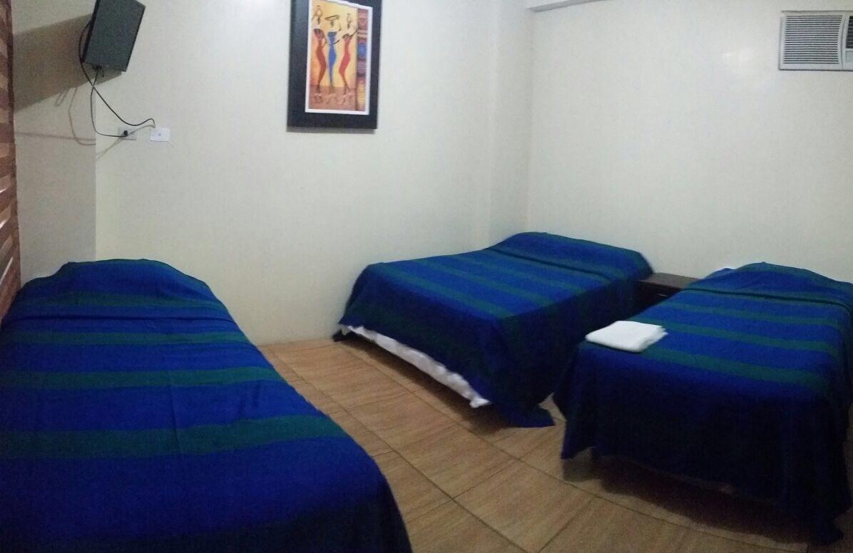 Hostal Las Velas Hotel Manta Exterior photo