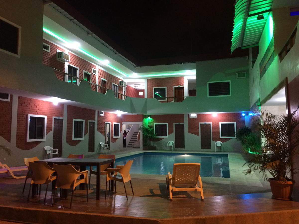 Hostal Las Velas Hotel Manta Exterior photo