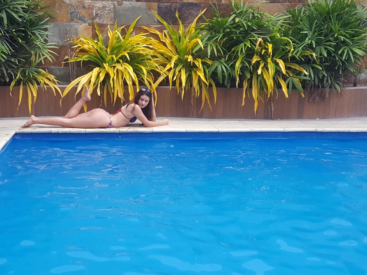 Hostal Las Velas Hotel Manta Exterior photo