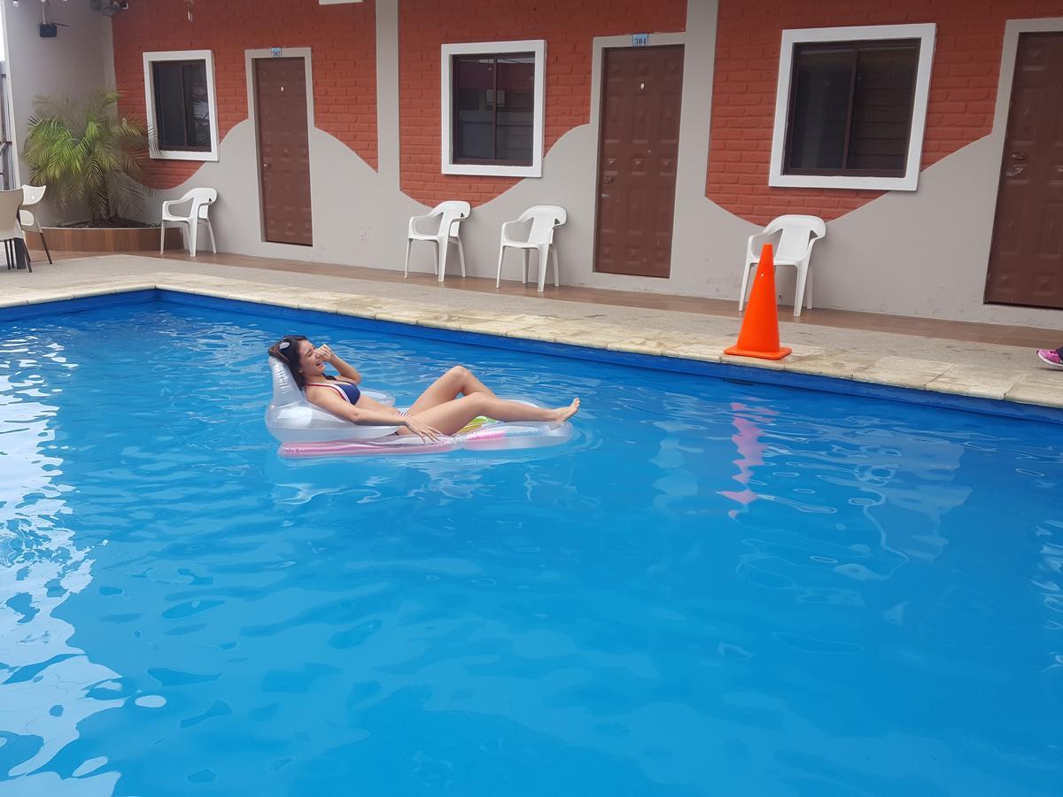 Hostal Las Velas Hotel Manta Exterior photo