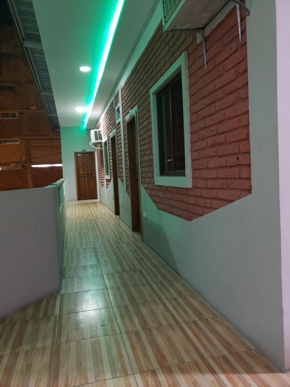 Hostal Las Velas Hotel Manta Exterior photo
