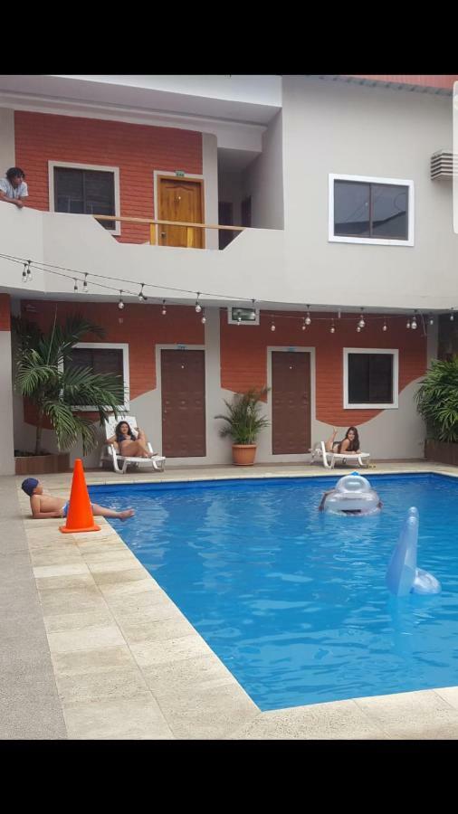 Hostal Las Velas Hotel Manta Exterior photo